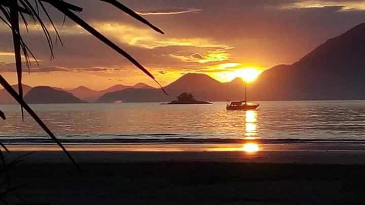 Suite A Beira Mar Em Ubatuba-Sp Екстер'єр фото